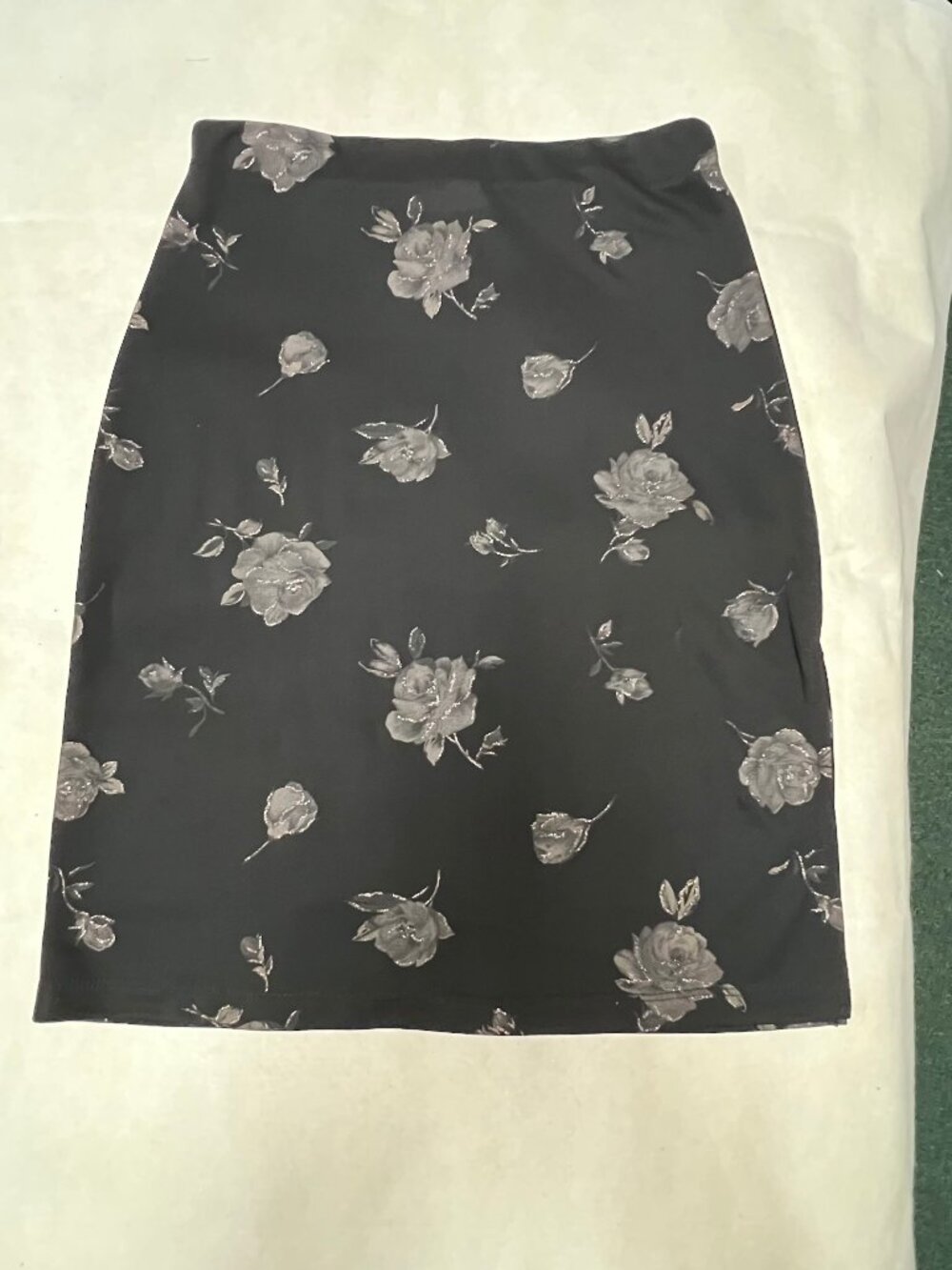 International Newport Group Black/Silver Rose Shimmer Skirt Sparkle Size Large